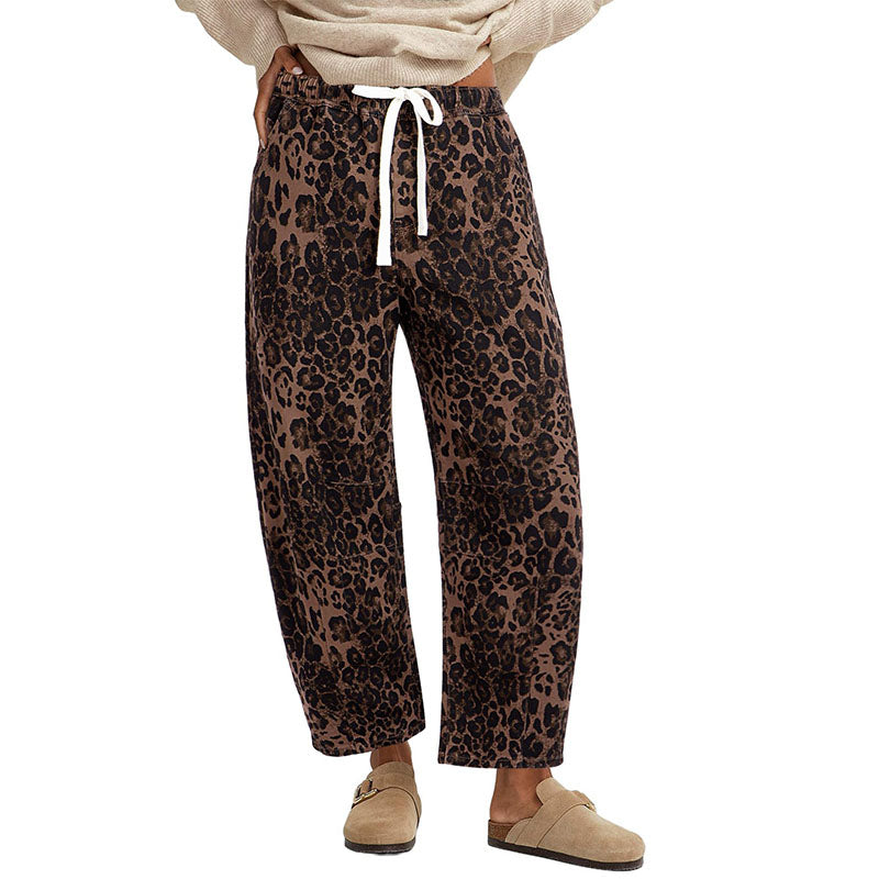 High-waisted straight-leg jeans with a leopard print
