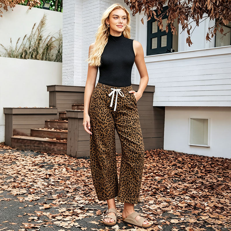 High-waisted straight-leg jeans with a leopard print