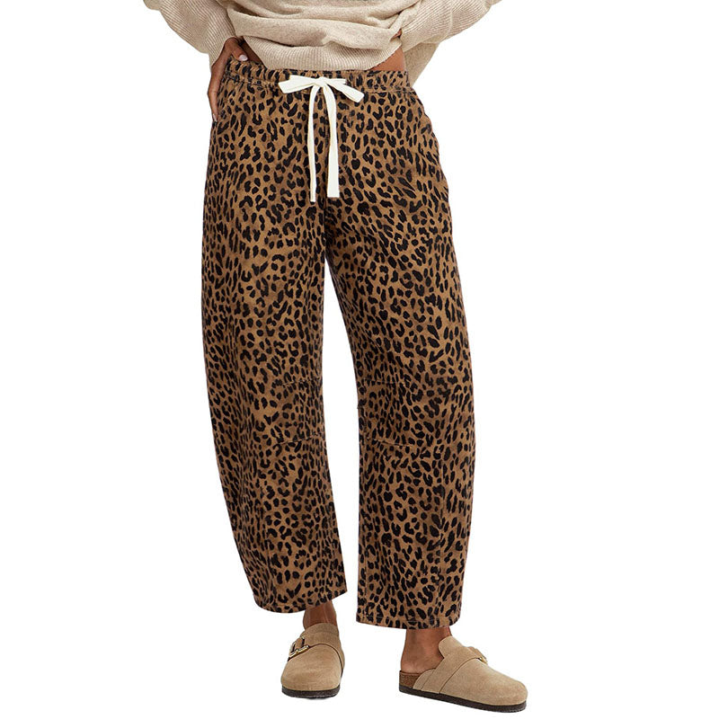 High-waisted straight-leg jeans with a leopard print