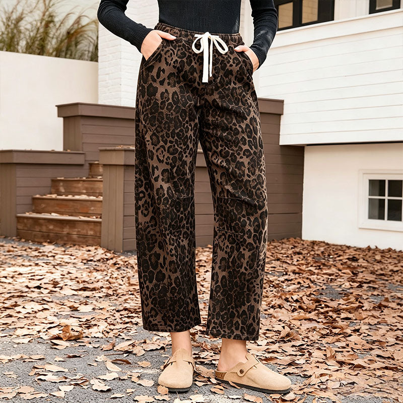 High-waisted straight-leg jeans with a leopard print