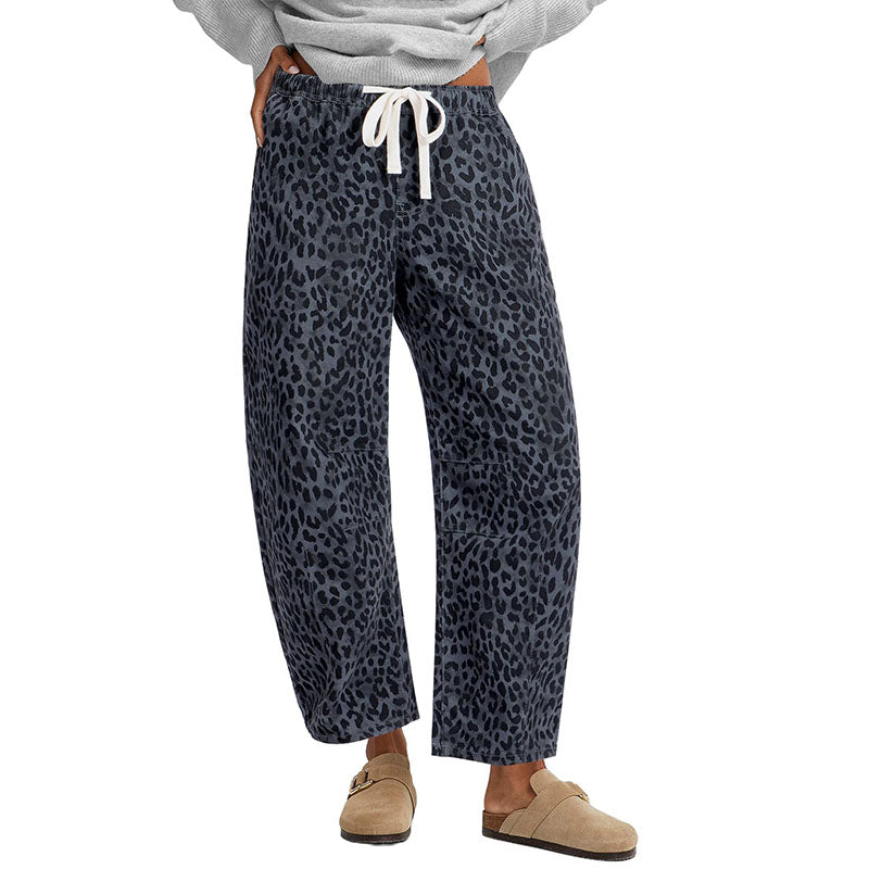 High-waisted straight-leg jeans with a leopard print