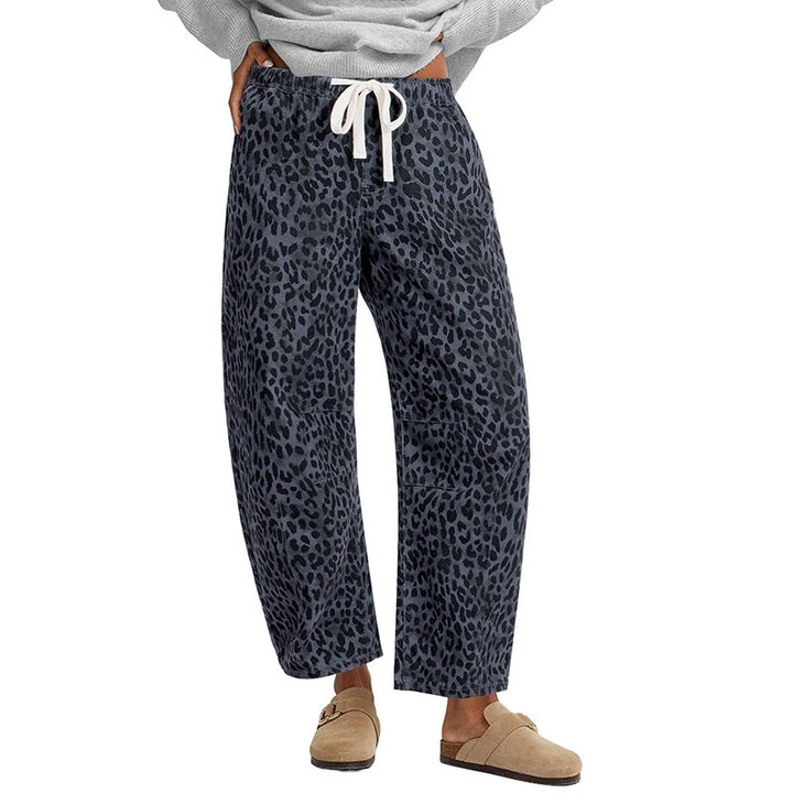 High-waisted straight-leg jeans with a leopard print