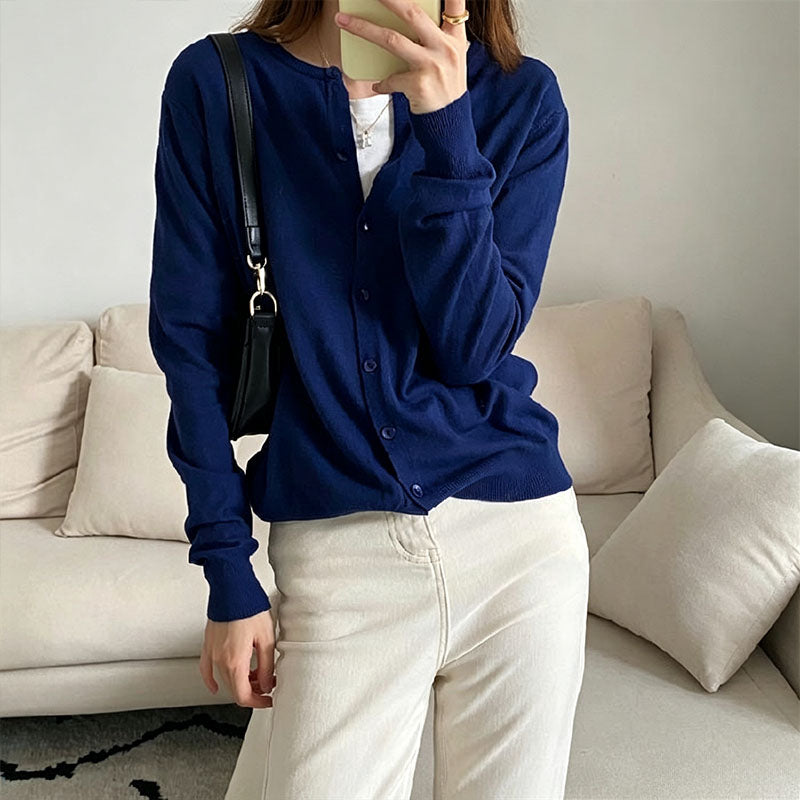 Minimalist long-sleeve knit cardigan