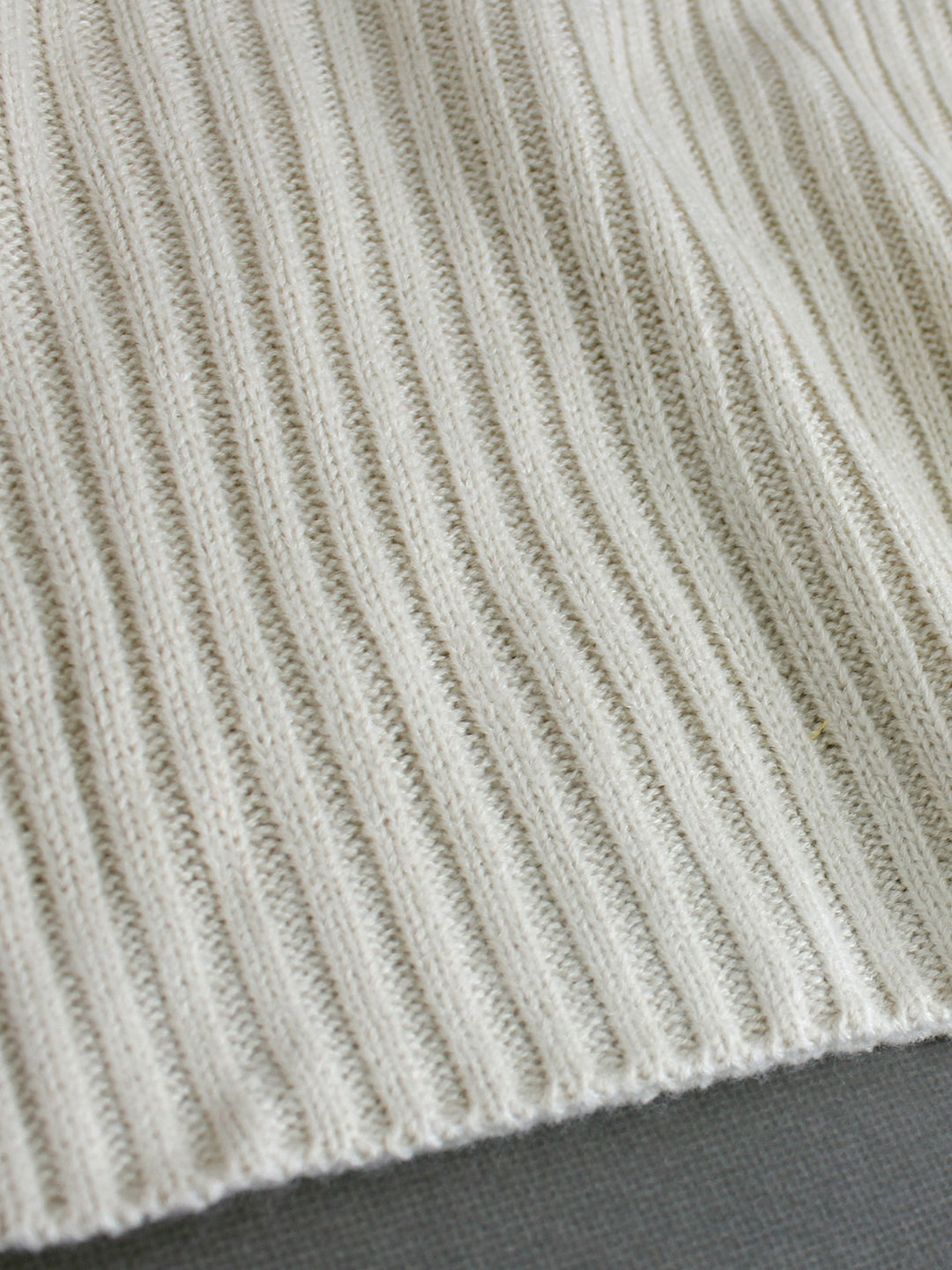 Ribbed knit sleeveless cropped tank top
