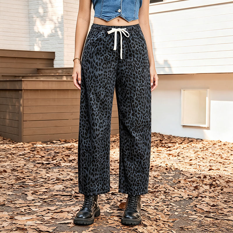 High-waisted straight-leg jeans with a leopard print