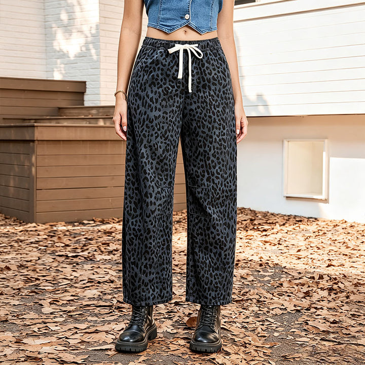 High-waisted straight-leg jeans with a leopard print