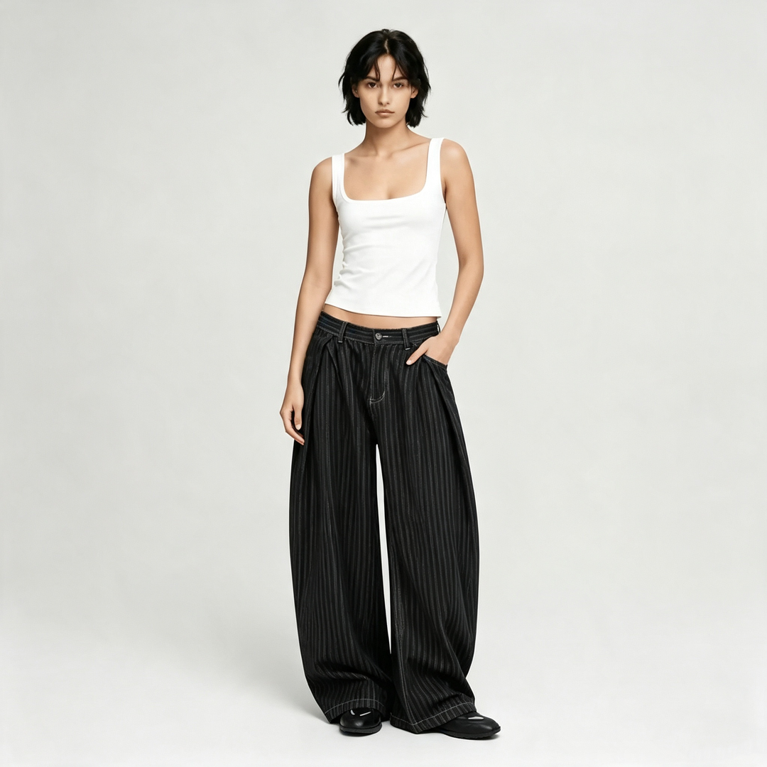 Pin striped loose-fitting lantern pants