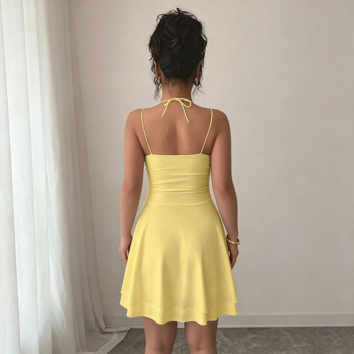 Solid-color waist-cinching camisole dress