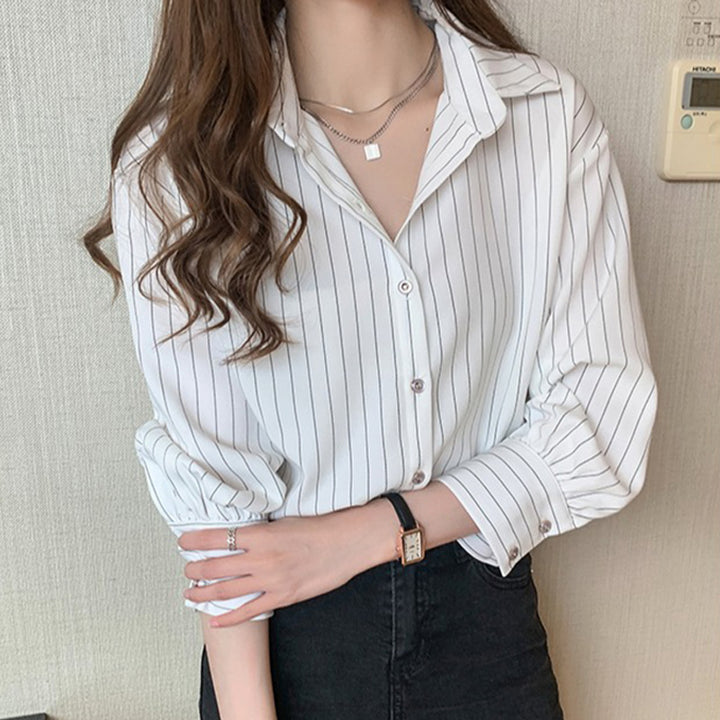 Retro-style collared striped long-sleeved shirt