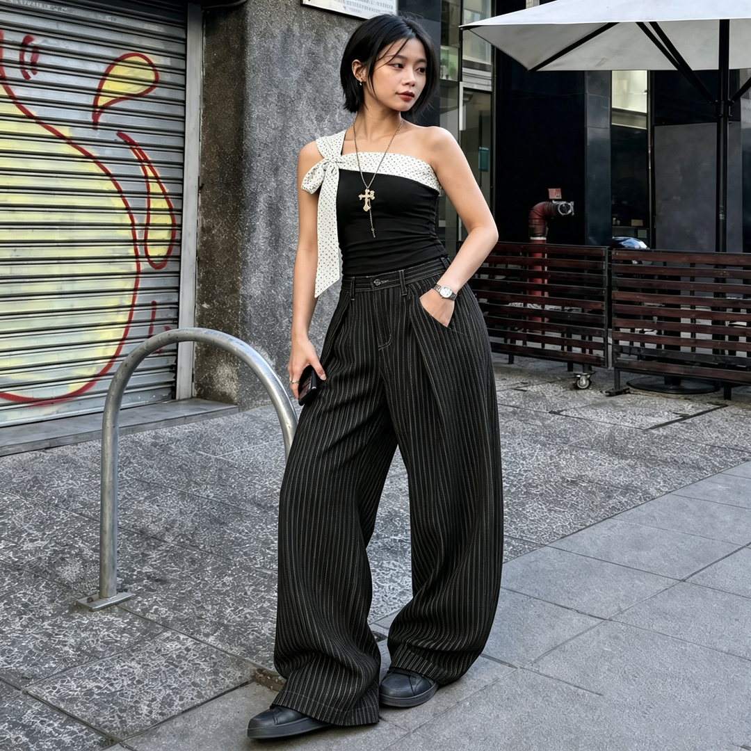 Pin striped loose-fitting lantern pants