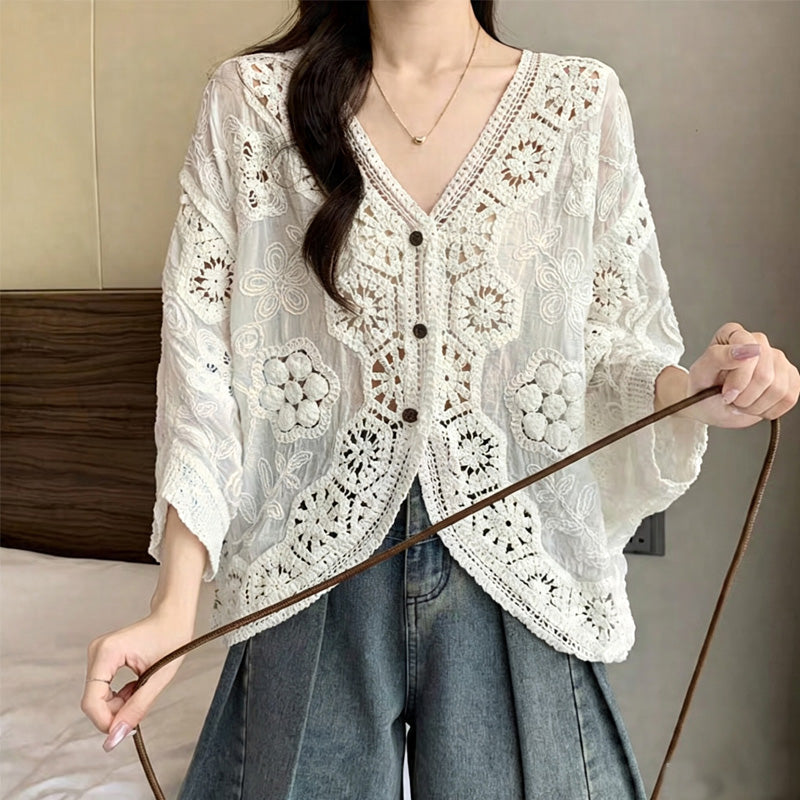 Bohemian-style V-neck cardigan with three-quarter sleeves