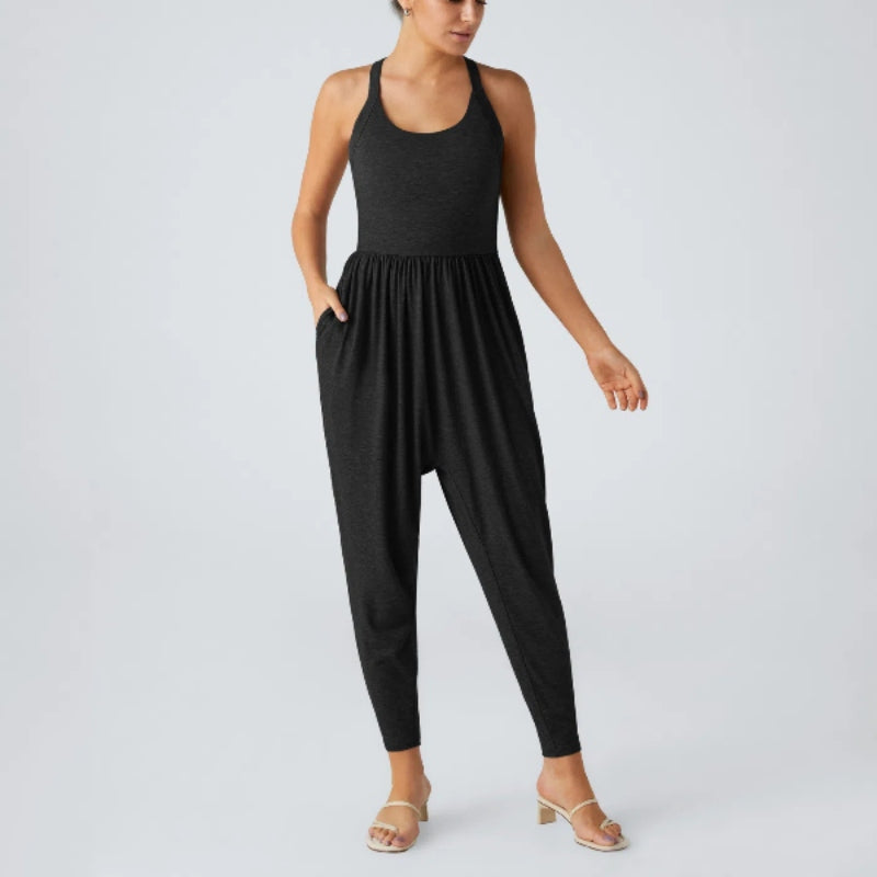 Backless halter-neck sleeveless jumpsuit