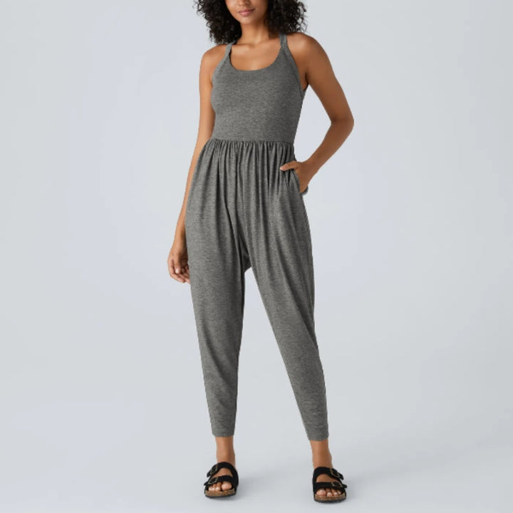 Backless halter-neck sleeveless jumpsuit